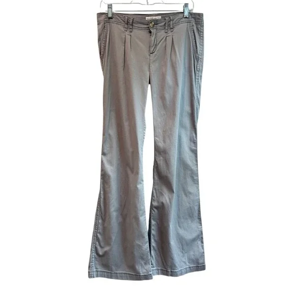 Abercrombie & Fitch Womens Gray Bootcut Chino Trousers Low Rise Pleated Size 4 - Picture 1 of 9